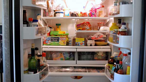 Cẩn thận nguy cơ ngộ độc vì trữ thức ăn trong tủ lạnh quá nhiều